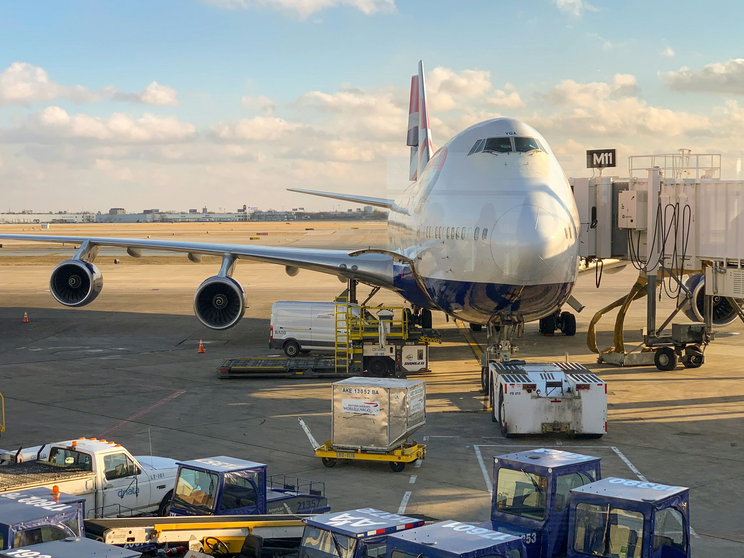 Loading air cargo onto a freighter
