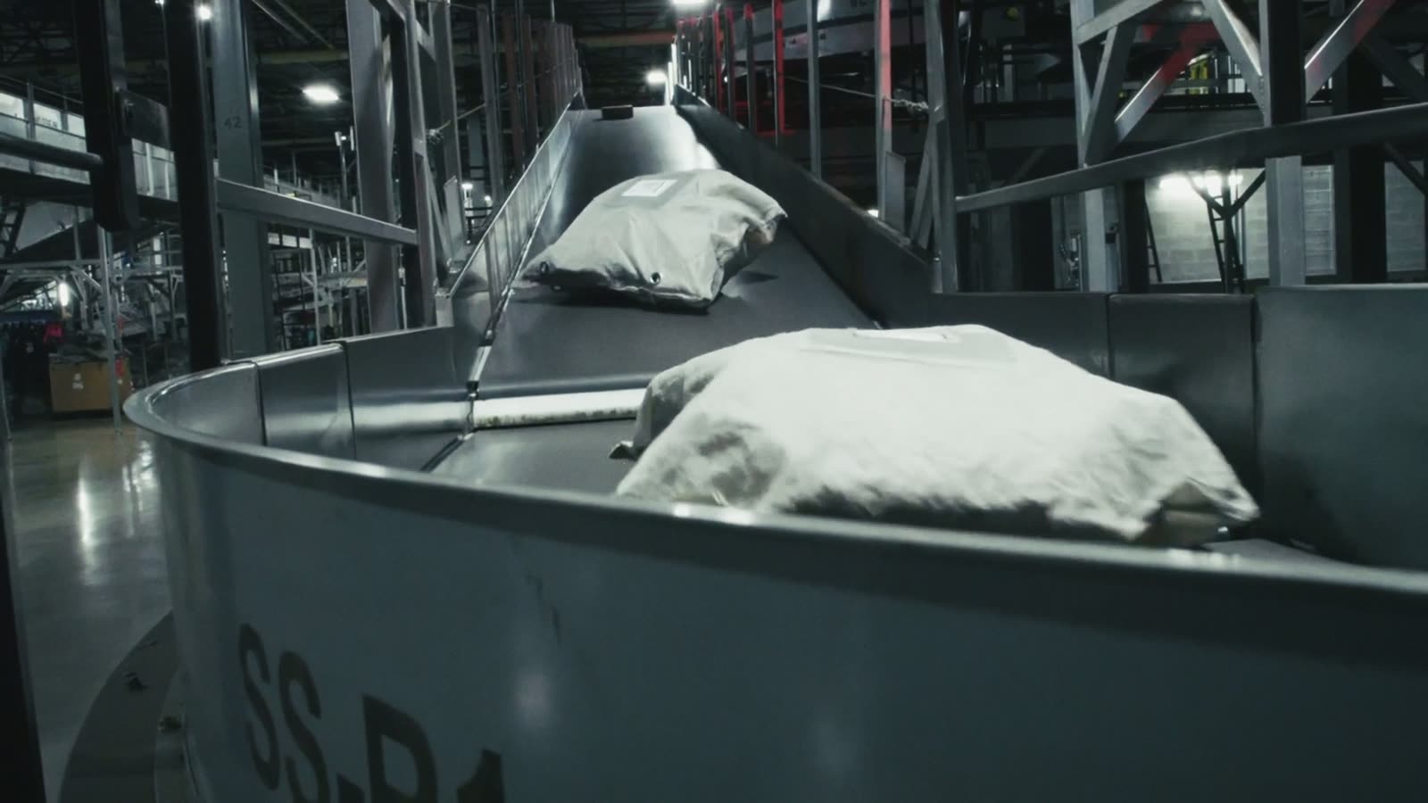 Courier 2 Parcel on a sorting line